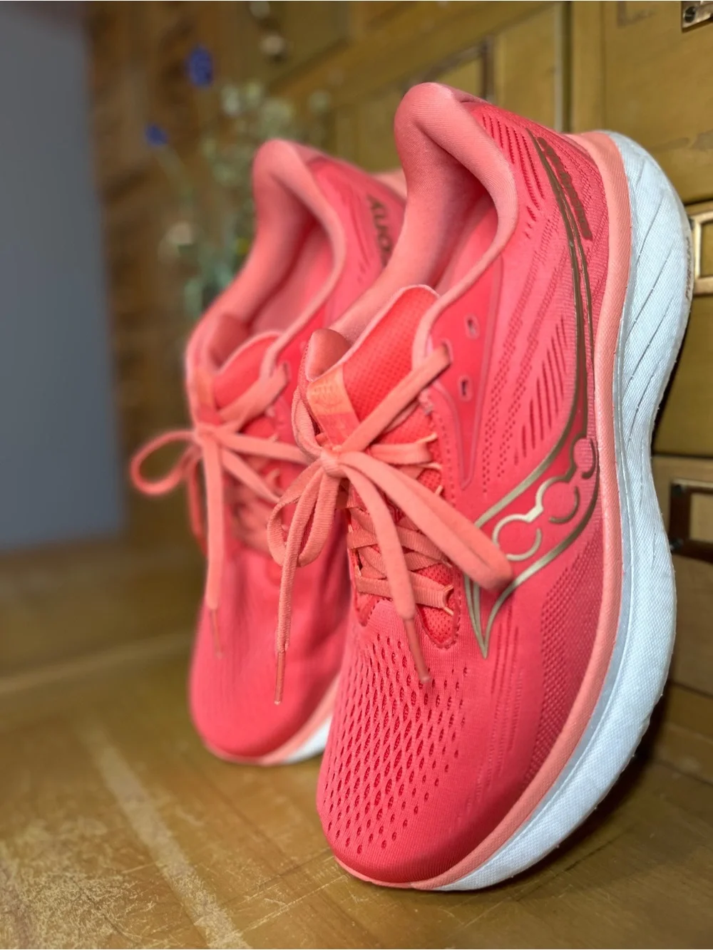 Saucony Ride 18 Women's Running Shoes Coral Salmon Size 10